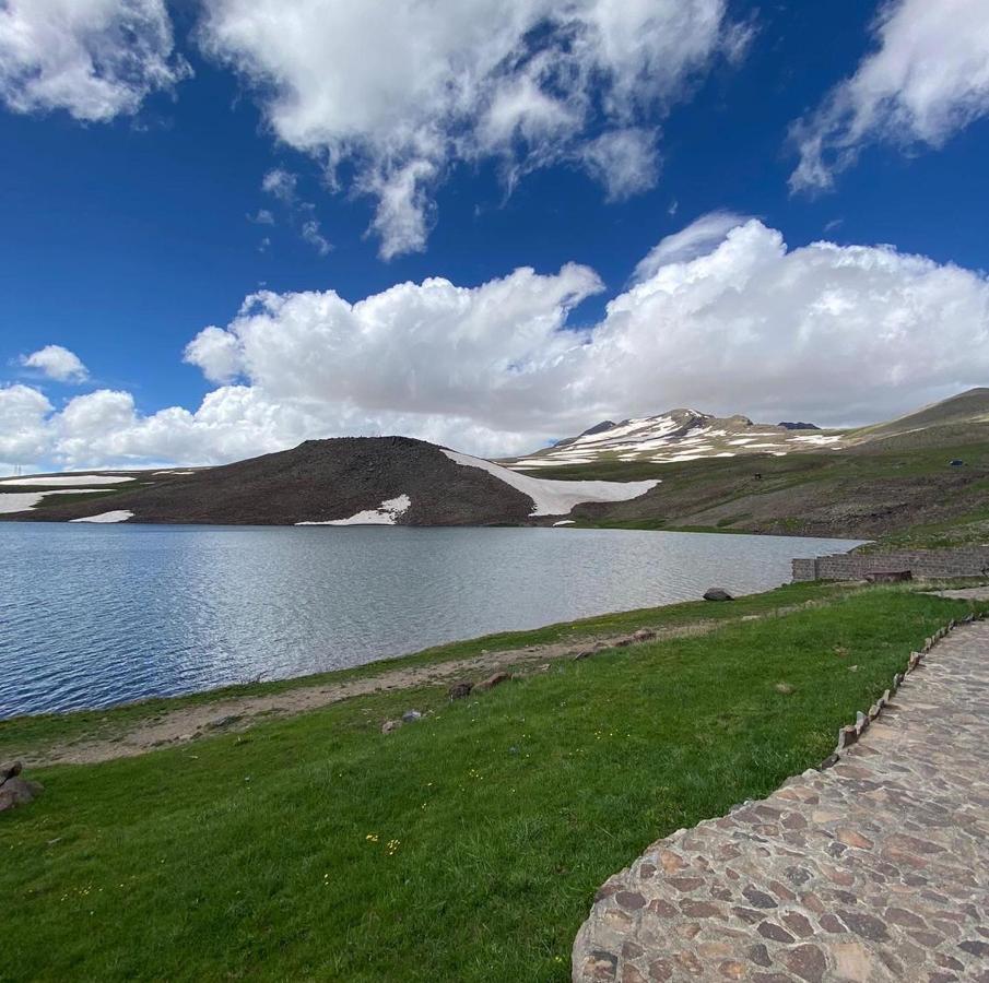 Mount Aragats Aparthotel Byurakan Eksteriør bilde